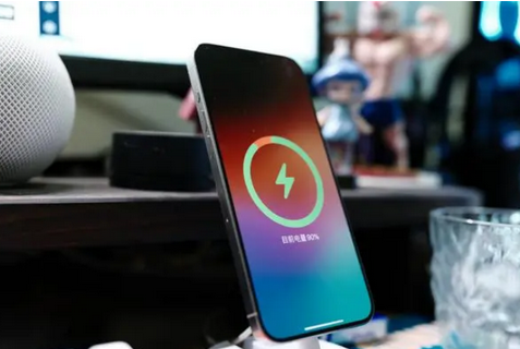 高安苹果15换屏服务分享用什么充电器给iPhone15充电更好 
